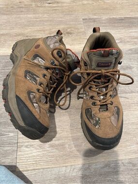 Coleman hiking boots w/ durable leather upper & camouflage fabric panels